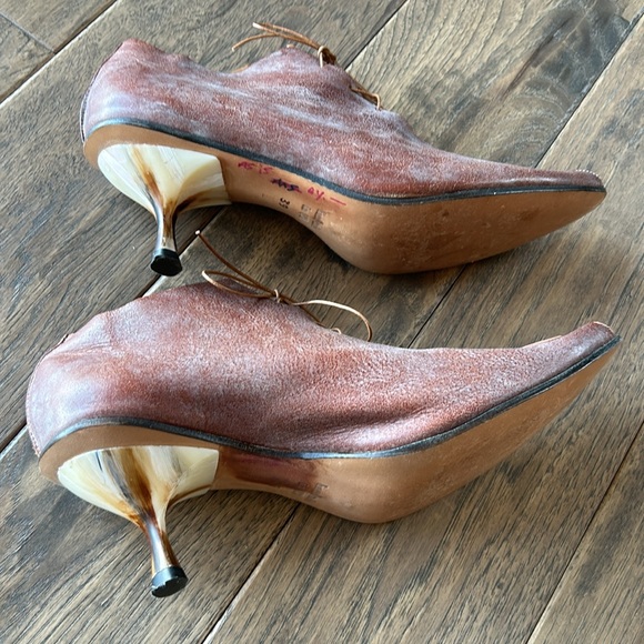 Cydwoq - kitten heel ankle bootie-39 NWOT - Picture 5 of 6